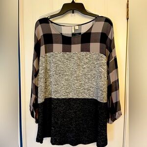 Cato Ladies Size XL Long sleeved Tri colored t-shirt